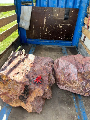 Ландшафтные глыбы красно-фиолетовые 200-1000 килограмм купить в Михайловске