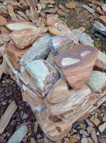 Златолит жёлтый, жёлто-зелёный глыбки и валуны для ланшафтного дизайна купить в Михайловске