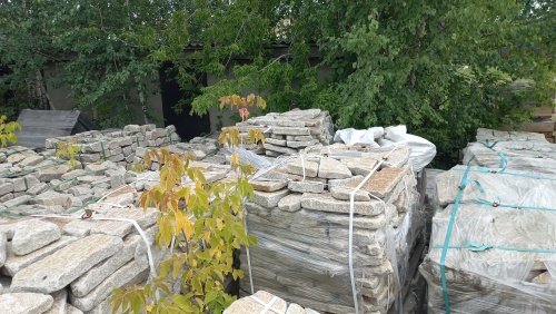 Плитняк галтованный гранитный для ландшафтного дизайна купить в Михайловске