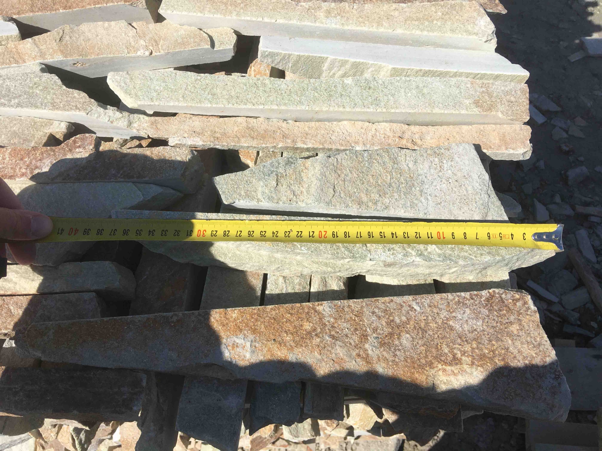 Горбушка златолит золотистый для облицовки купить в Михайловске