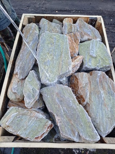Златолит жёлтый, жёлто-зелёный глыбки и валуны для ланшафтного дизайна купить в Михайловске