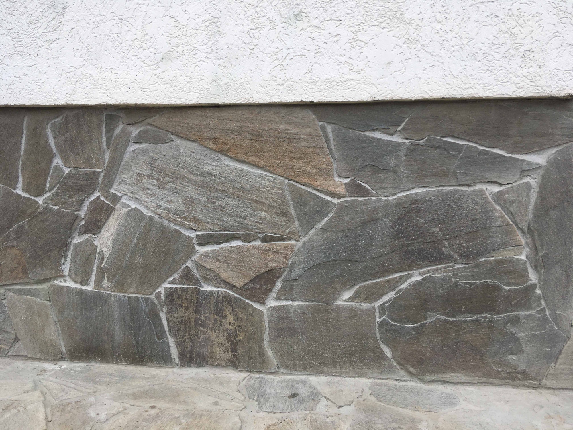 Плитняк златолит Уральский для цоколя, отмостки купить в Михайловске