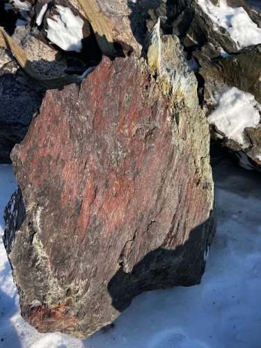 Ландшафтные глыбы красно-фиолетовые 200-1000 килограмм купить в Михайловске