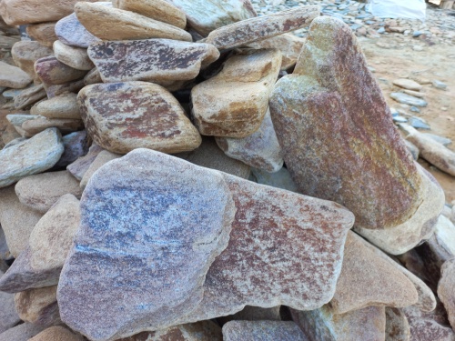 Златолит жёлтый, жёлто-зелёный глыбки и валуны для ланшафтного дизайна купить в Михайловске