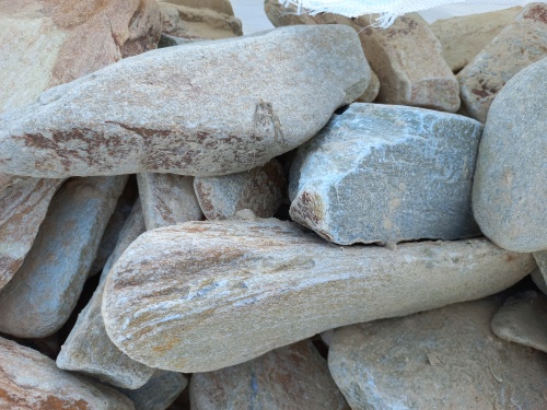 Златолит жёлтый, жёлто-зелёный глыбки и валуны для ланшафтного дизайна купить в Михайловске