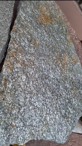 Плитняк златолит серебристый для цоколя, отмостки купить в Михайловске