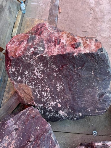 Камни для ландшафтного дизайна красно-фиолетовые 10-60 килограмм купить в Михайловске