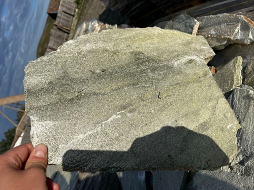 Плитняк златолит зелёный для цоколя, отмостки купить в Михайловске