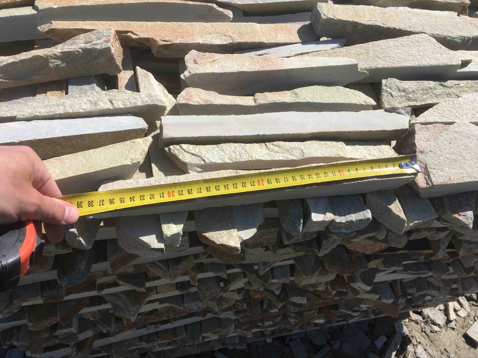 Горбушка златолит золотистый для облицовки купить в Михайловске