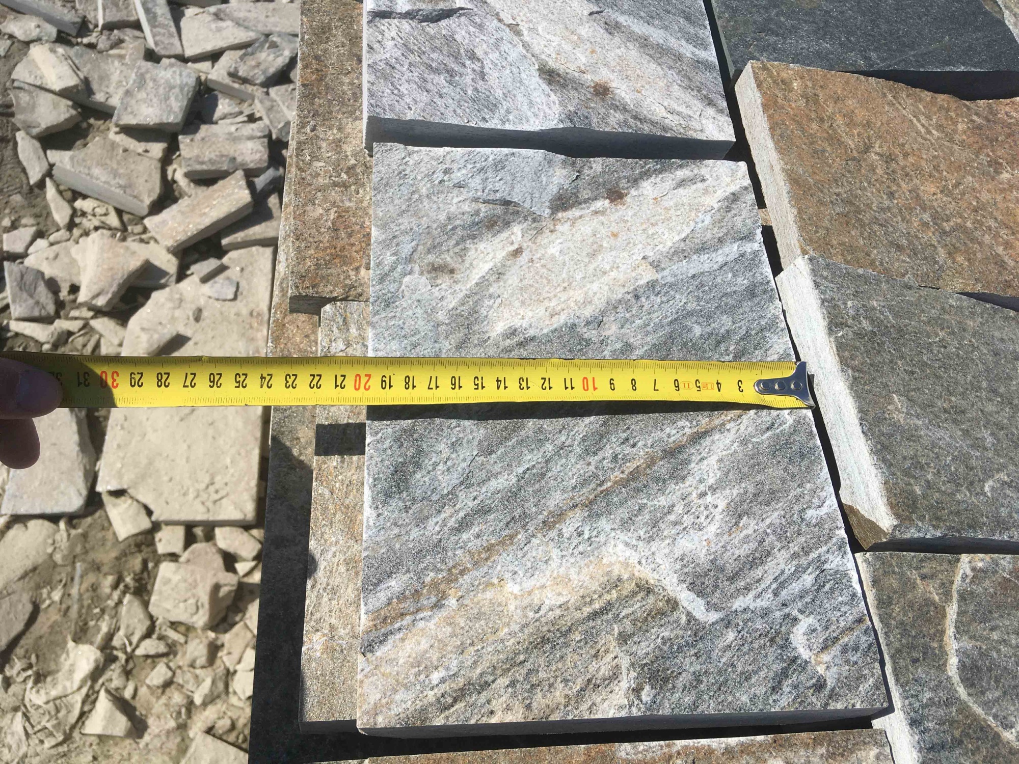 Плитка пилёная златолит Уральский для цоколя, отмостки купить в Михайловске