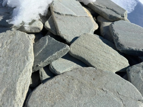 Плитняк златолит зелёный галтованный для цоколя купить в Михайловске