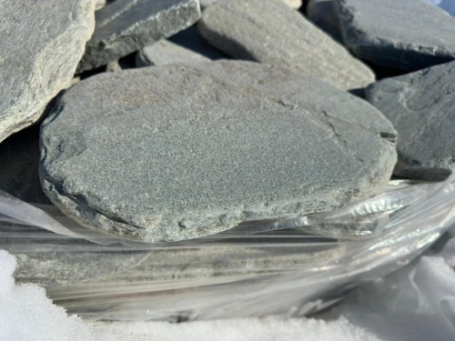 Плитняк златолит зелёный галтованный для мощения на бетон купить в Михайловске